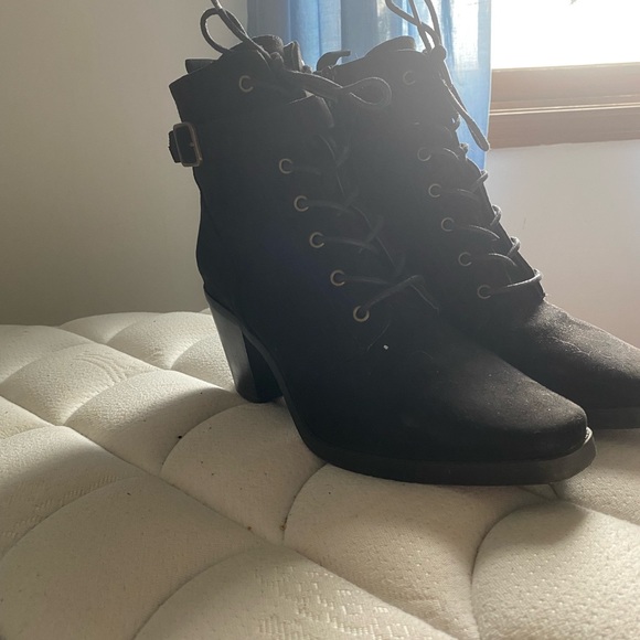 JustFab Alanna size 9.5 black ankle heel booties - Picture 2 of 2
